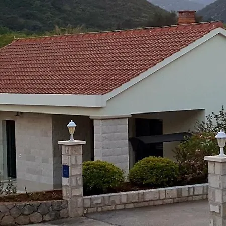 4542 בית נופש *