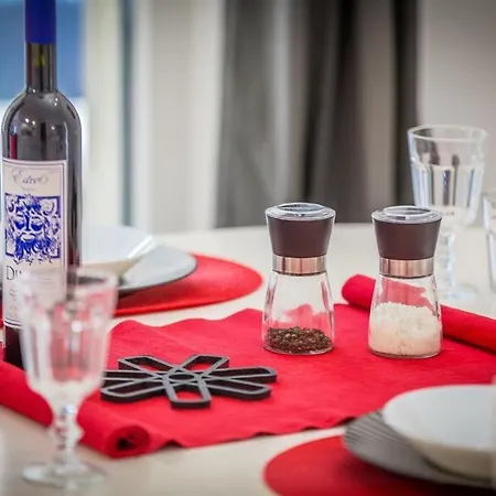 4542 * מאלי סטון