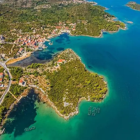 4542 בית נופש *