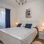 4542 مالي ستون