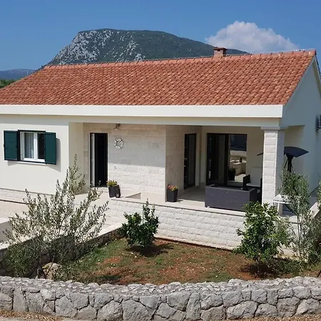 4542 بيت للعطل *