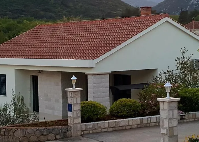 4542 بيت للعطل *