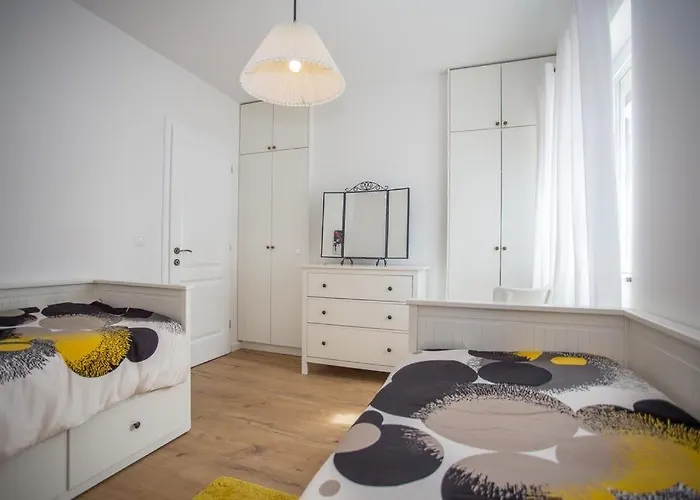 بيت للعطل 4542 *