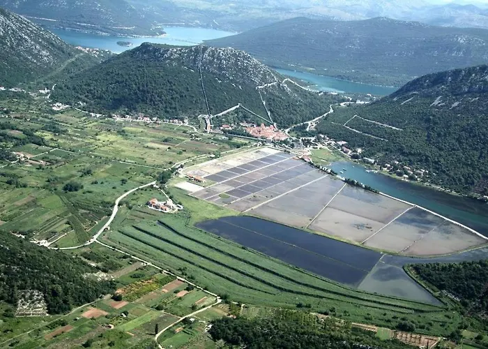 بيت للعطل 4542 *