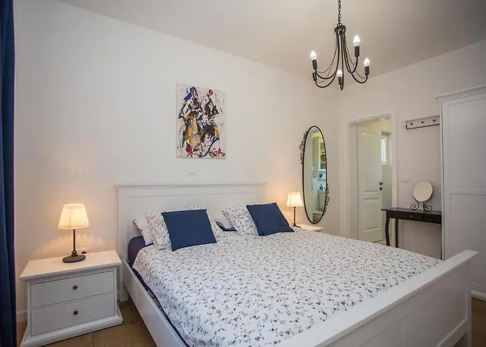 بيت للعطل 4542 *